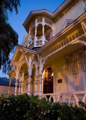 Victorian Mansion At Los Alamos Exterior photo